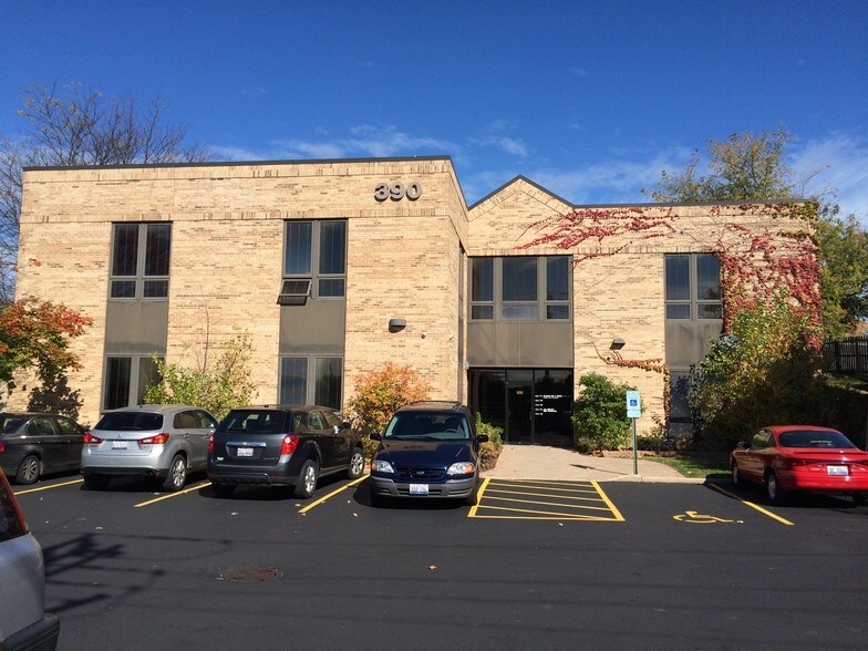 More Photos Of 390 E Devon Ave, Roselle Office For Lease