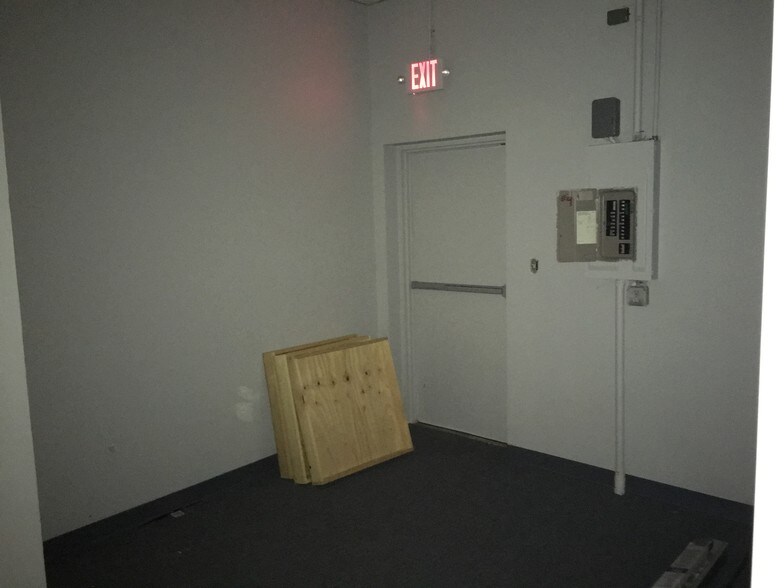 More Photos Of 1173 Queen St, Southington Freestanding For Sale