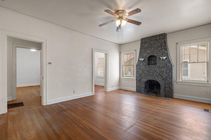 More Photos Of 107 Barry St, Hot Springs Medical For Sale