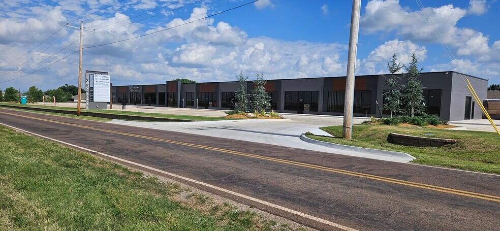 Primary Photo Of 550 NE 24th St, Newcastle General Retail For Lease