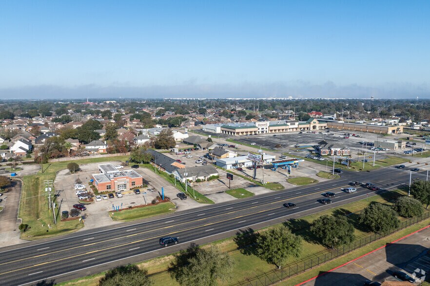 More Photos Of 2100 Highway 365, Nederland Medical For Sale