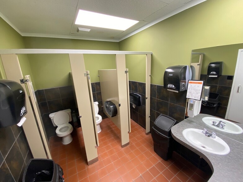 More Photos Of 4806 Av 51, Red Deer Office For Sale