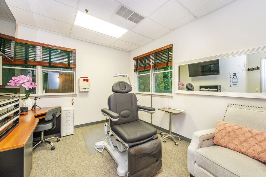 More Photos Of 504 Hamburg Tpke, Wayne Medical For Sale