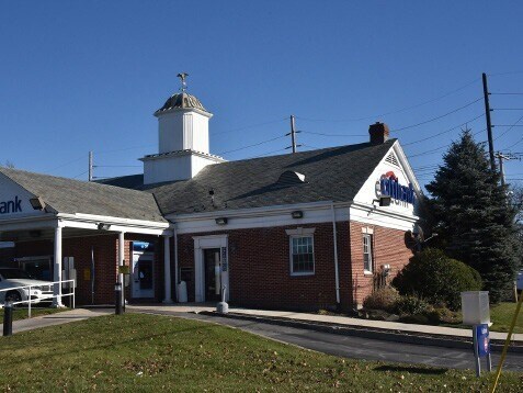 More Photos Of 260 E Pulaski Rd, Greenlawn Medical For Lease