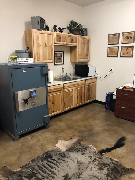 More Photos Of 321 Thomas Pl, Fort Worth Industrial For Lease