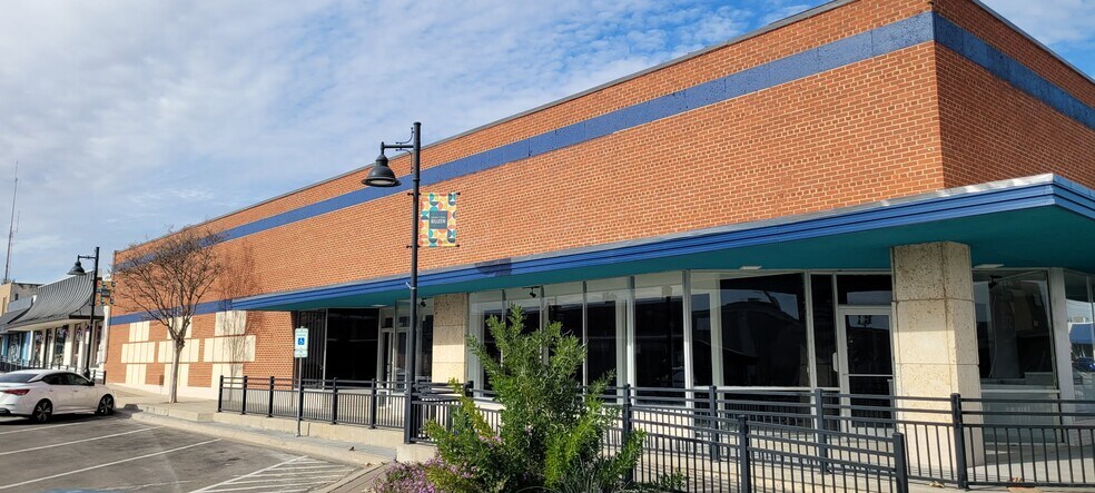 More Photos Of 401 N 8th St, Killeen Storefront For Lease