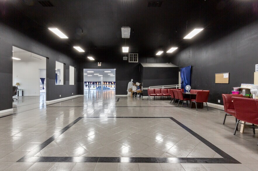 More Photos Of 505 S Main St, Santa Ana Storefront For Sale