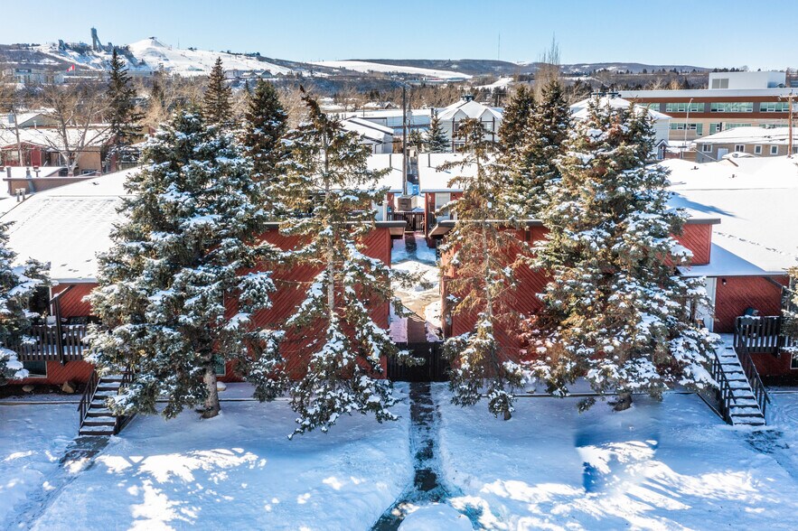 More Photos Of 4607 73 St NW, Calgary Apartments For Sale