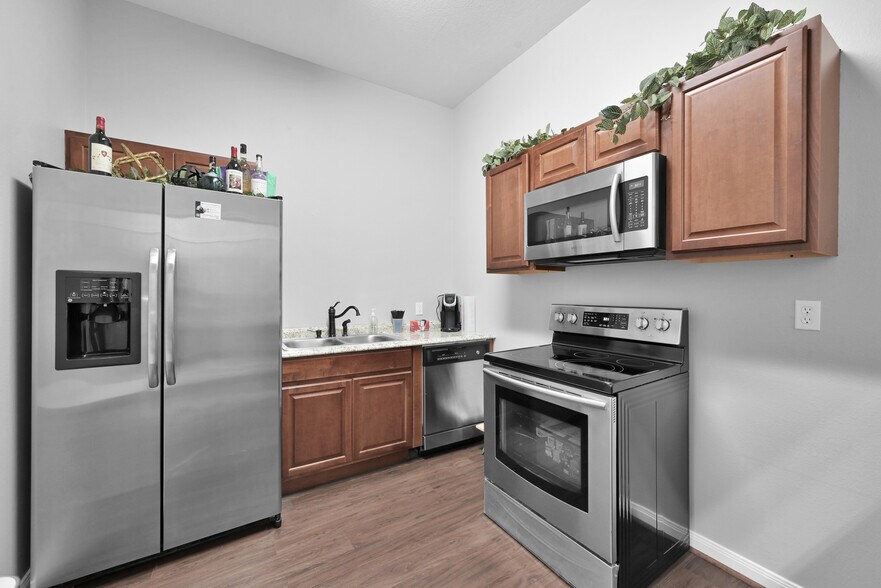 More Photos Of 15513 Capitol Hill Rd, Montgomery Service For Sale