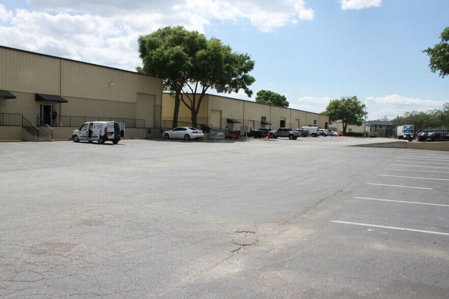 More Photos Of 6333-6339 All American Blvd, Orlando Warehouse For Lease