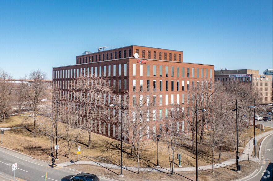 More Photos Of 1 Pl du Commerce, Verdun Office Residential For Lease