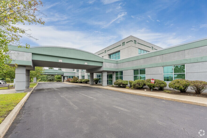 More Photos Of 70 Hatfield Ln, Goshen Medical For Lease