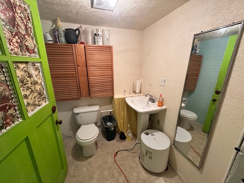 More Photos Of 303 N Center Ave, Hardin General Retail For Sale