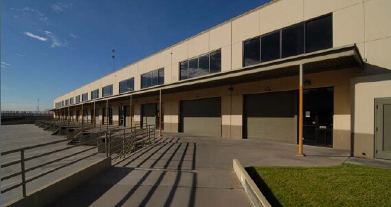 More Photos Of 10065 Via De La Amistad, San Diego Distribution For Lease