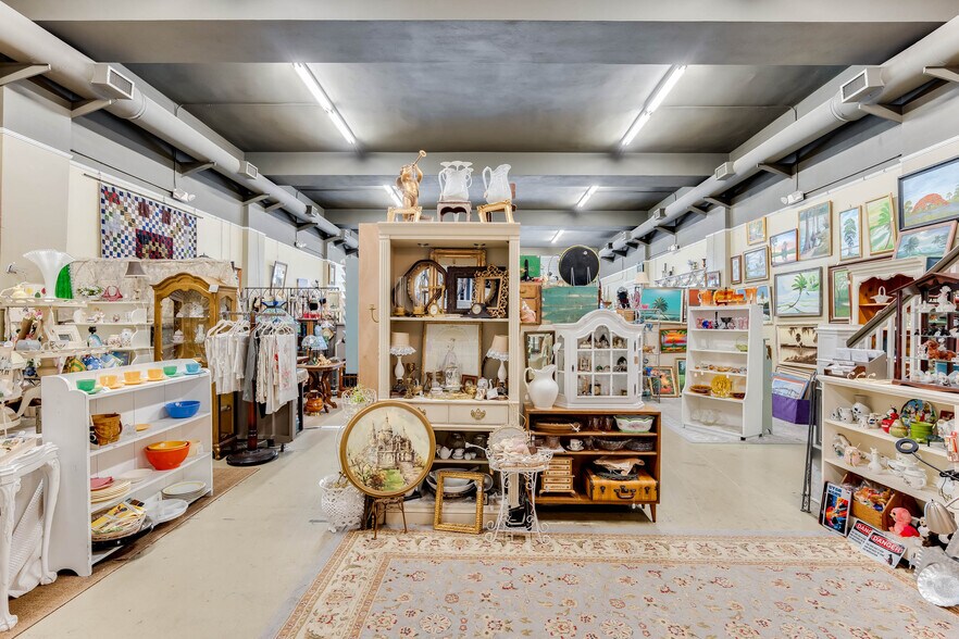 More Photos Of 114 S Woodland Blvd, Deland Storefront For Sale