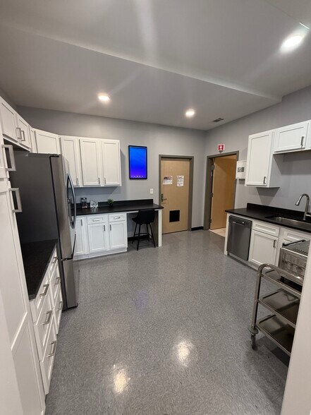 More Photos Of 2540 Leroy Stevens Rd, Mobile Light Manufacturing For Lease