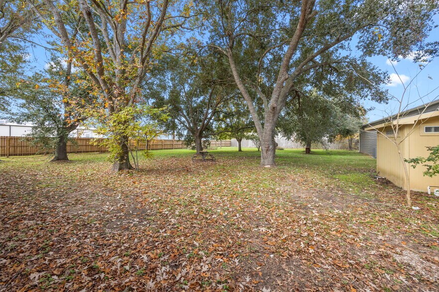 More Photos Of 26214 Hunter Ln, Katy Light Distribution For Lease