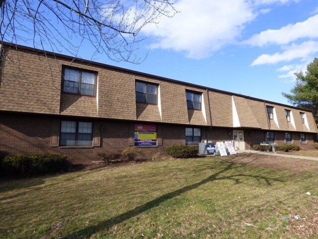 More Photos Of 1967 Lincoln Hwy, Edison Office For Sale