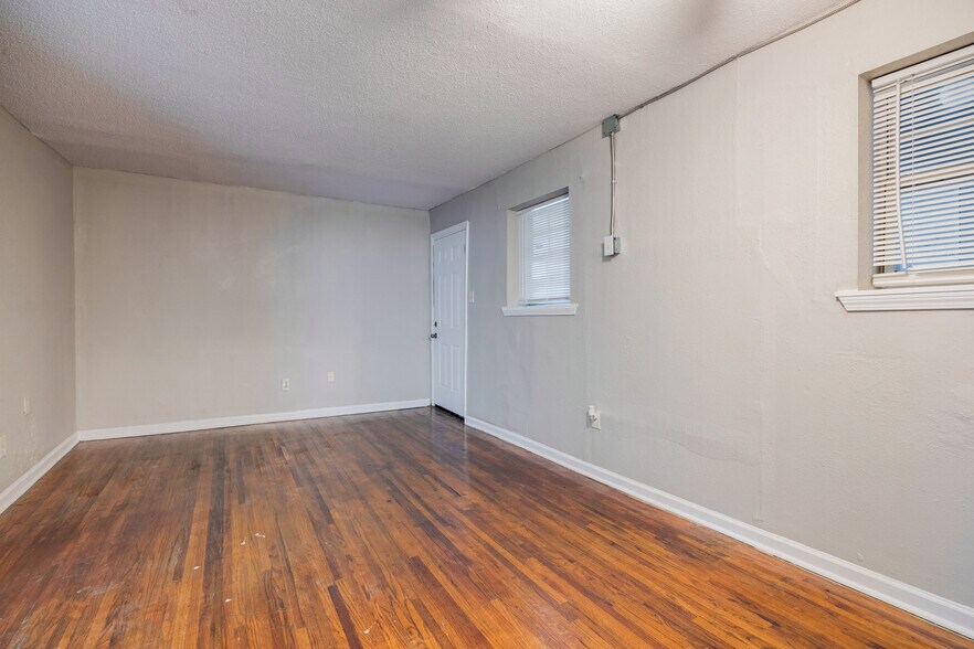 More Photos Of , Memphis Multifamily For Sale