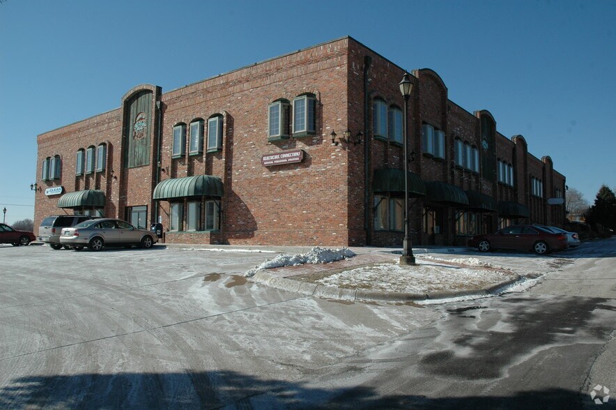 More Photos Of 13304 W Center Rd, Omaha Office For Lease
