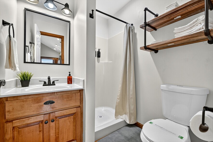 More Photos Of 77 Alpine Way, Blairsville Hotel For Sale