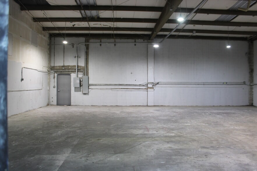 More Photos Of 977 Withlacoochee St, Safety Harbor Industrial For Lease
