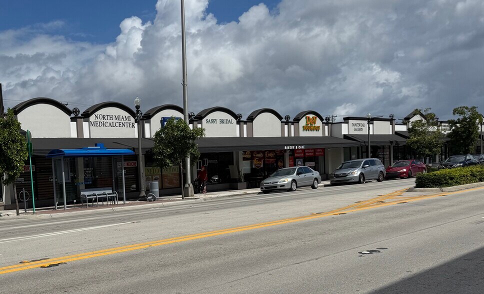 More Photos Of 823-855 NE 125th St, North Miami Storefront For Lease