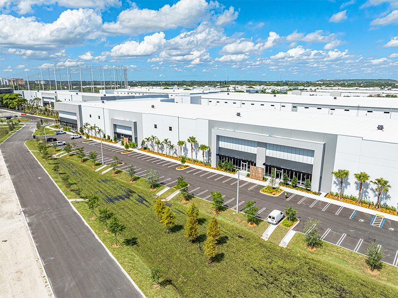 More Photos Of 311 Racetrack Loop, Pompano Beach Unknown For Lease