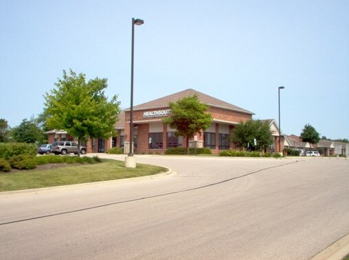 More Photos Of 820 E Terra Cotta Ave, Crystal Lake Office For Sale