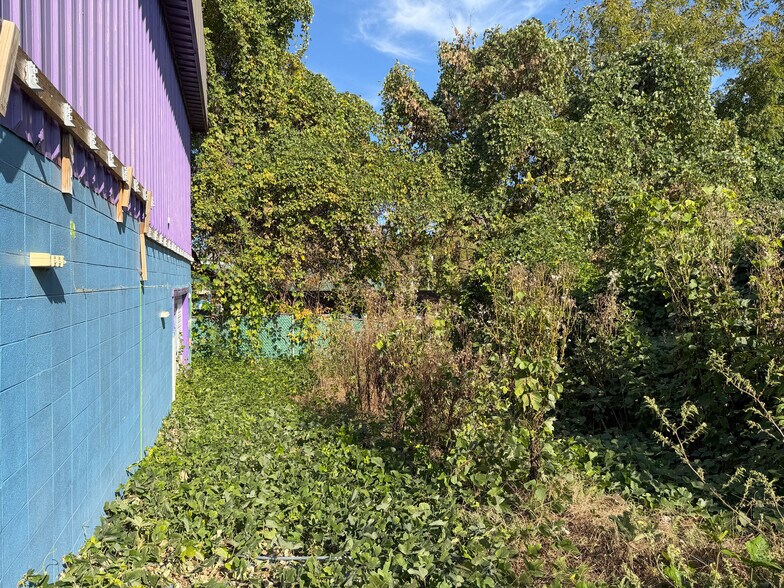 More Photos Of 900 W Chapel Rd, Asheville Showroom For Sale