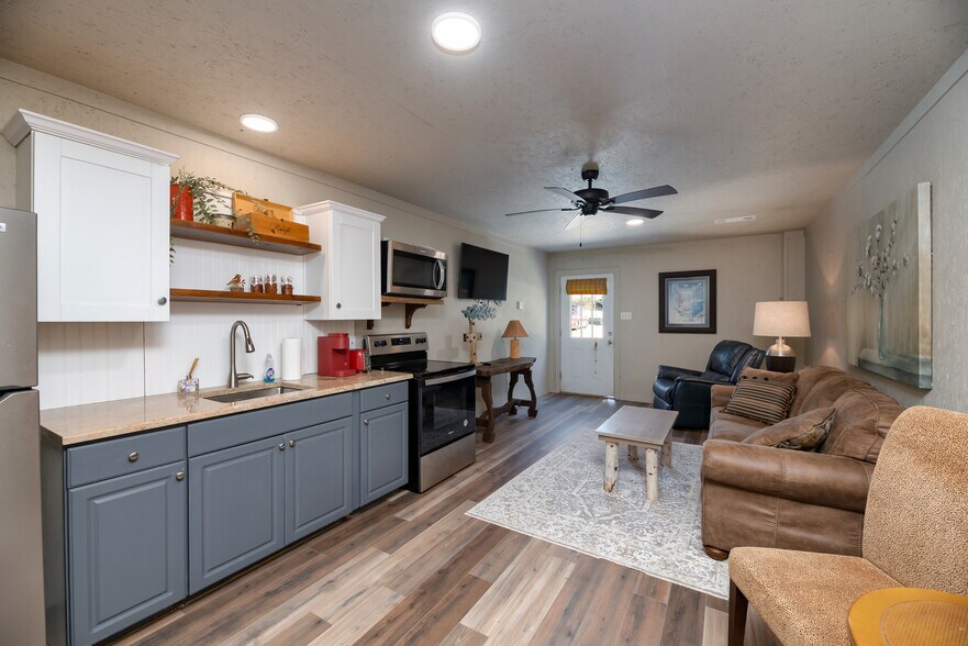 More Photos Of 2261 TX-276, Emory Specialty For Sale