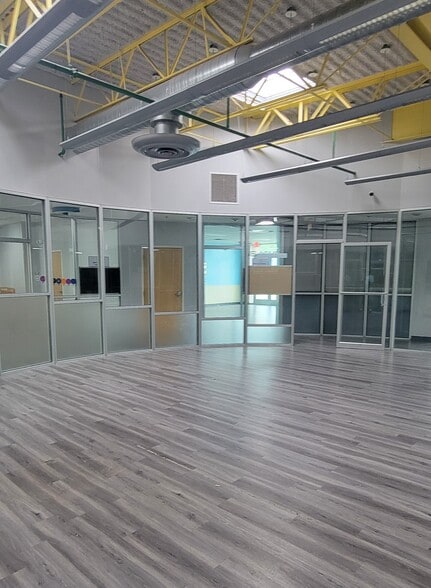 More Photos Of 4229 Lafayette Center Dr, Chantilly Business Park For Sale