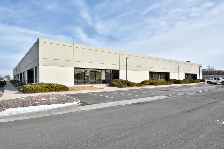 More Photos Of 20100 E 32nd Pky, Aurora Light Manufacturing For Lease