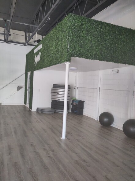 More Photos Of 6655 Arapahoe Rd, Boulder Warehouse For Lease