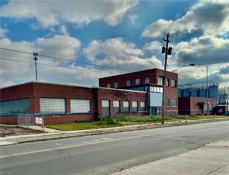 More Photos Of 1052 Mahoning Ave, Warren Manufacturing For Lease