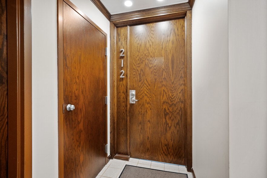 More Photos Of 200 Commerce Dr, Coraopolis Office For Sale