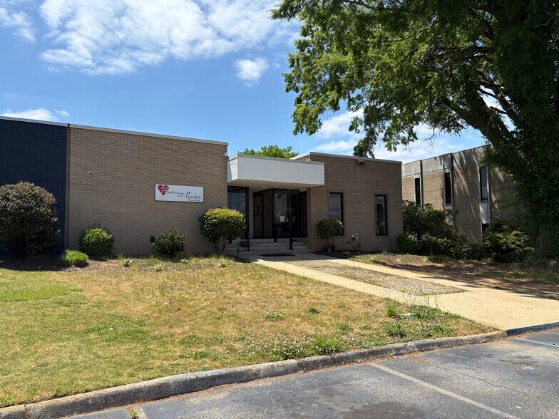 More Photos Of 121 Edinburgh Ct, Greenville Office For Sale