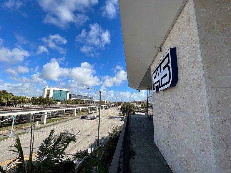 More Photos Of 5958 S Dixie Hwy, South Miami Restaurant For Lease