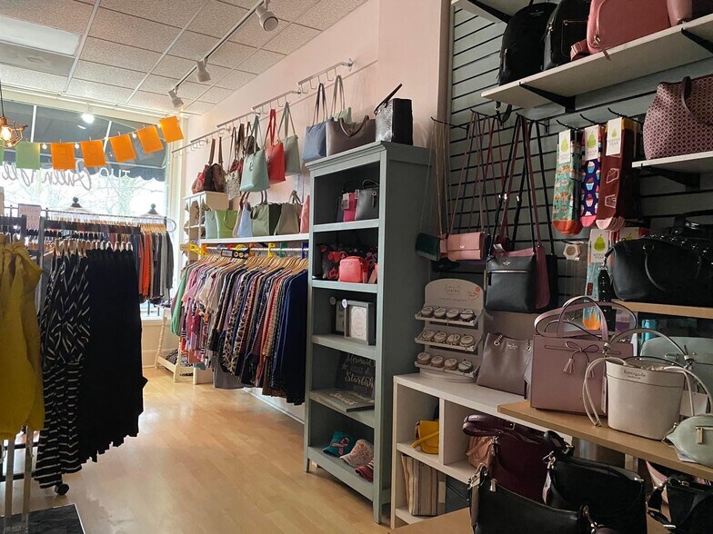 More Photos Of 101 Public Sq, Medina Storefront For Lease