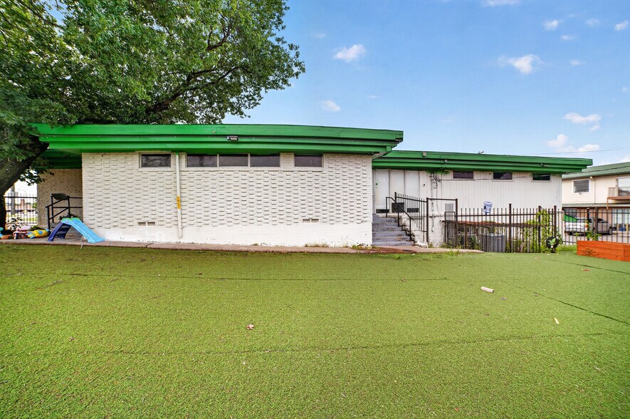 More Photos Of 7525 Military Pky, Dallas Medical For Lease