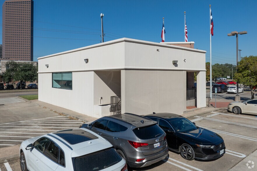 More Photos Of 1777 Sage Rd, Houston Freestanding For Lease