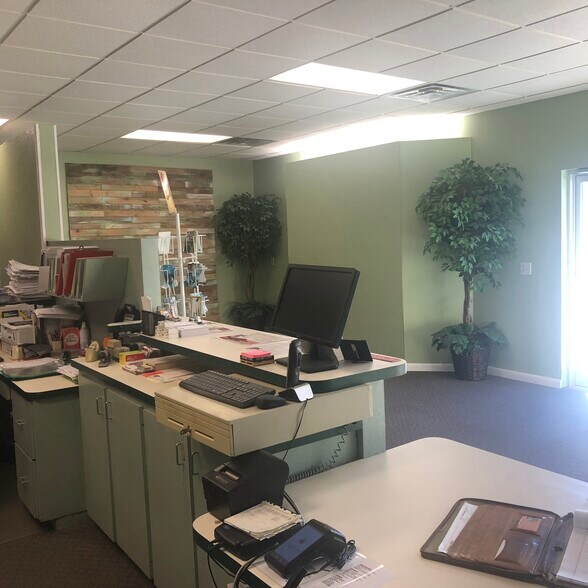 More Photos Of 687 NE 5th St, Crystal River Freestanding For Sale