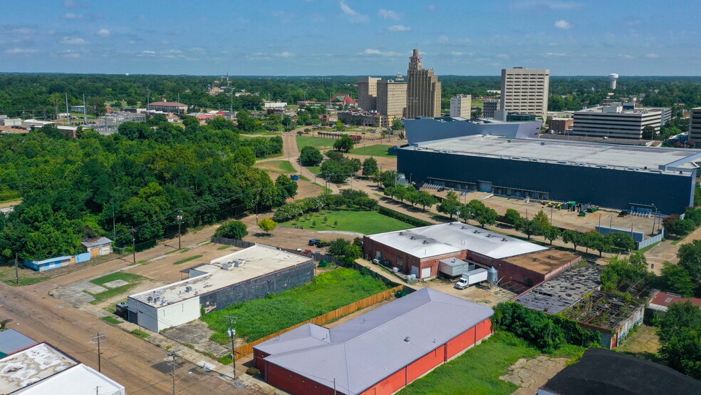 More Photos Of 110 E South St, Jackson Bar For Sale