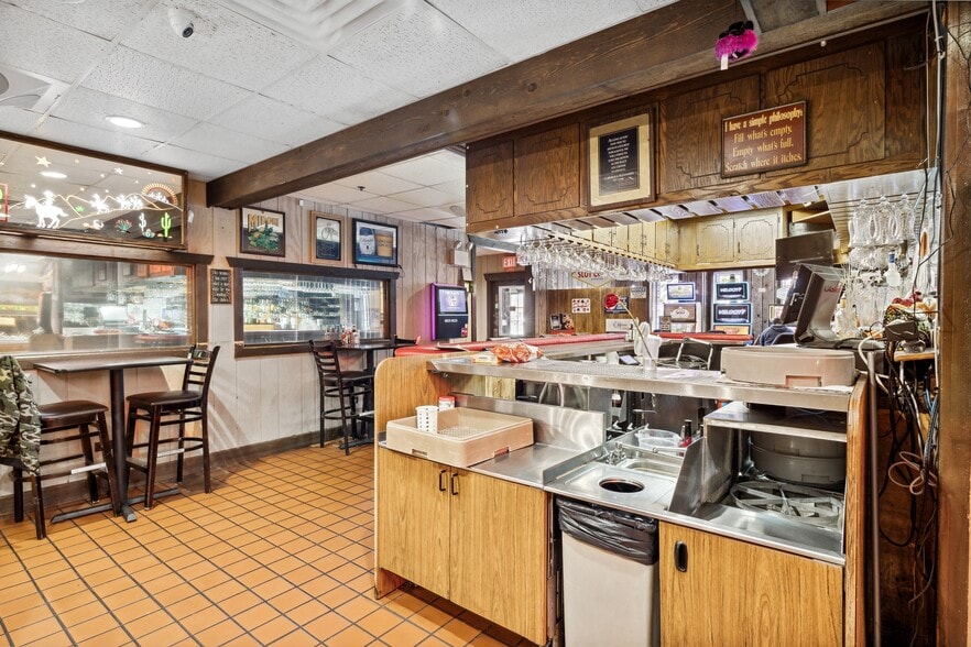 More Photos Of 8150 S Cicero Ave, Burbank Restaurant For Sale