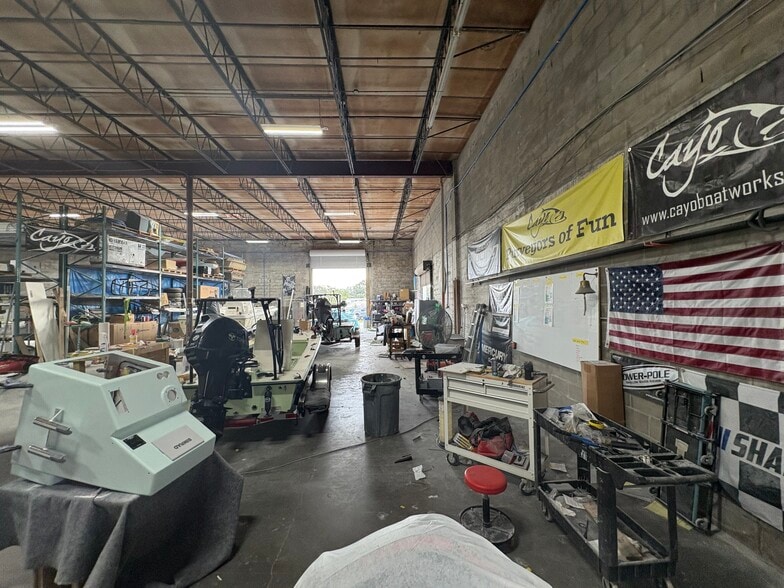 More Photos Of 3250 44th Ave N, Saint Petersburg Manufacturing For Lease