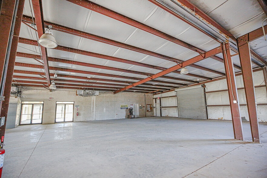 More Photos Of 4425 W US 98, Perry Manufacturing For Sale