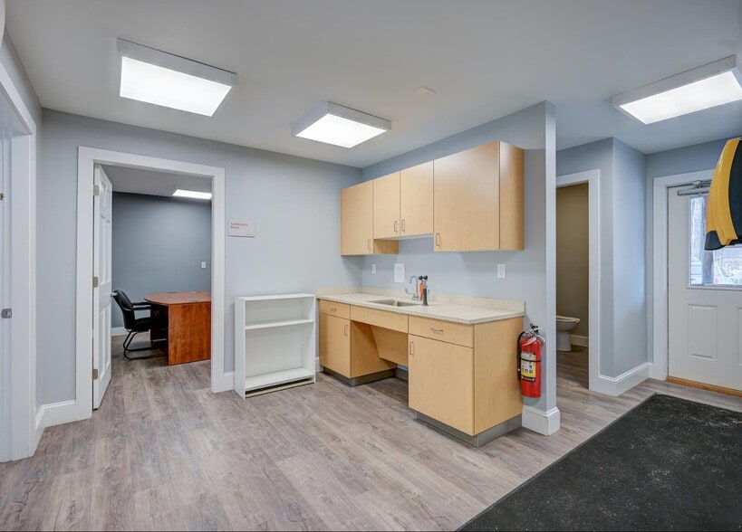 More Photos Of 2977 White Mountain Hwy, North Conway Office For Lease