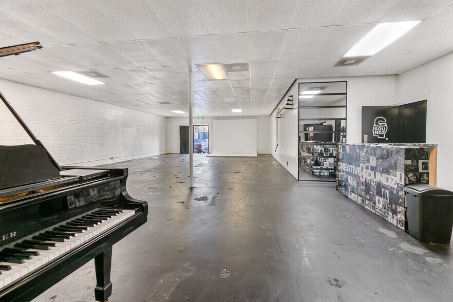 More Photos Of 6900 Melrose Ave, Los Angeles General Retail For Lease