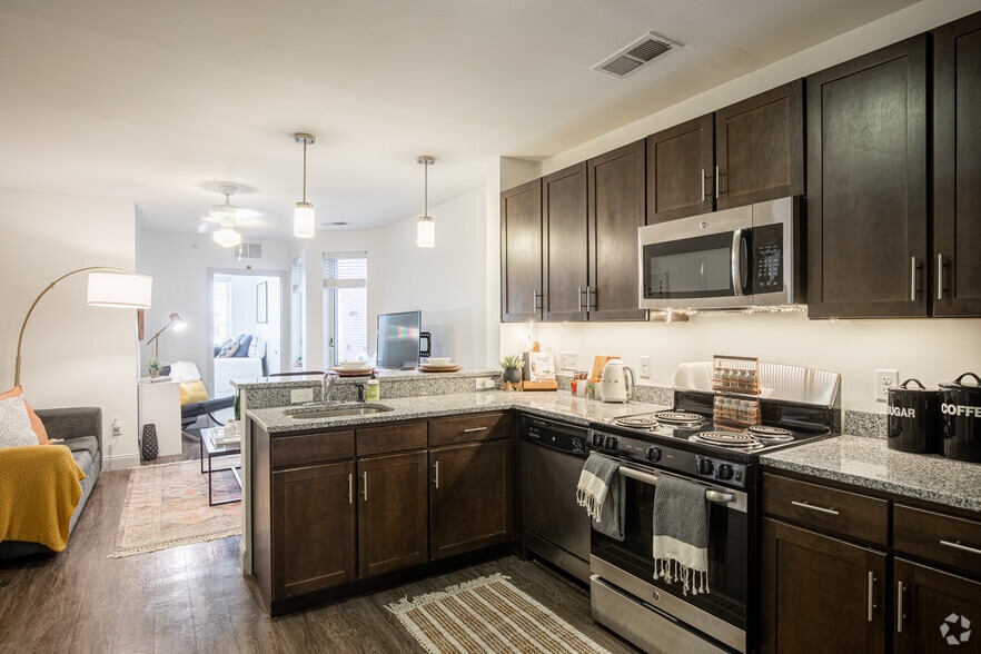 More Photos Of 165 W McMillan St, Cincinnati Apartments For Lease