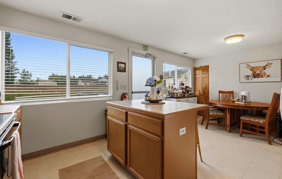 More Photos Of 135 McGhee Rd, Kootenai Flex For Sale